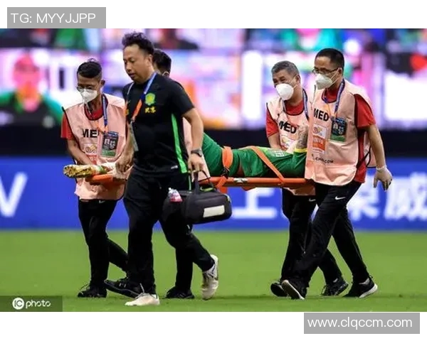 冲突全面升级伤病名单成导火索教练与球员爆发激烈争执 冲突全面升级伤病名单成导火索教练与球员爆发激烈争执