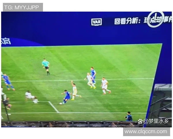 球迷炸锅热议选秀操作引发争议 各方观点交锋成焦点 球迷炸锅热议选秀操作引发争议 各方观点交锋成焦点