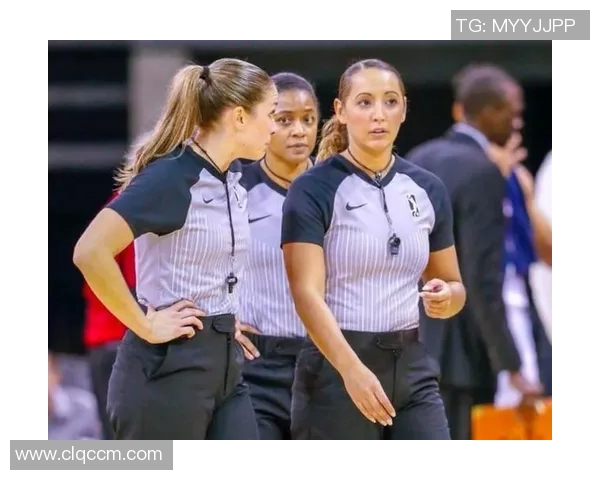 NBA赛场小插曲频发裁判如何应对及其背后的管理规则解析