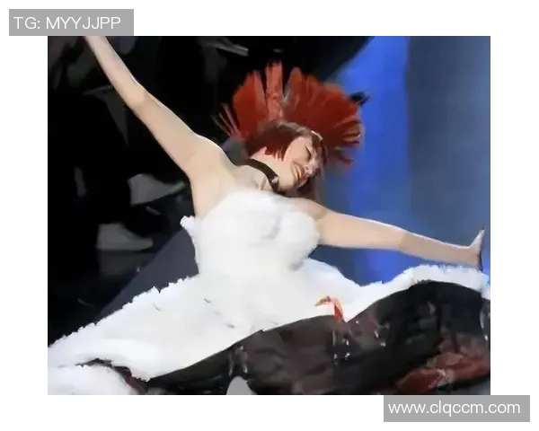 镜头捕捉：独行侠赛场小动作引发热议